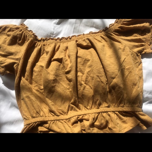 floral embedded gold off the shoulder crop top - Picture 2 of 4